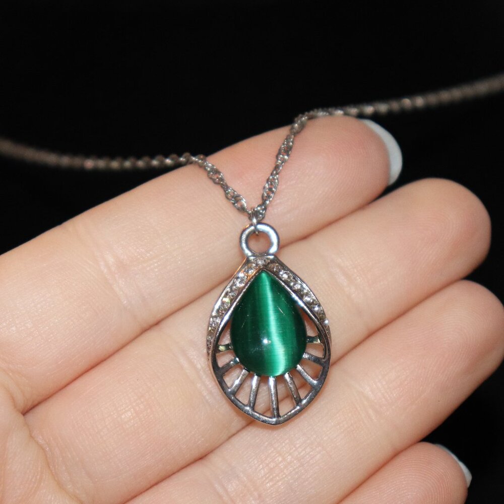 Beautiful silver necklace with green cats eye and rhinestones 18-20"